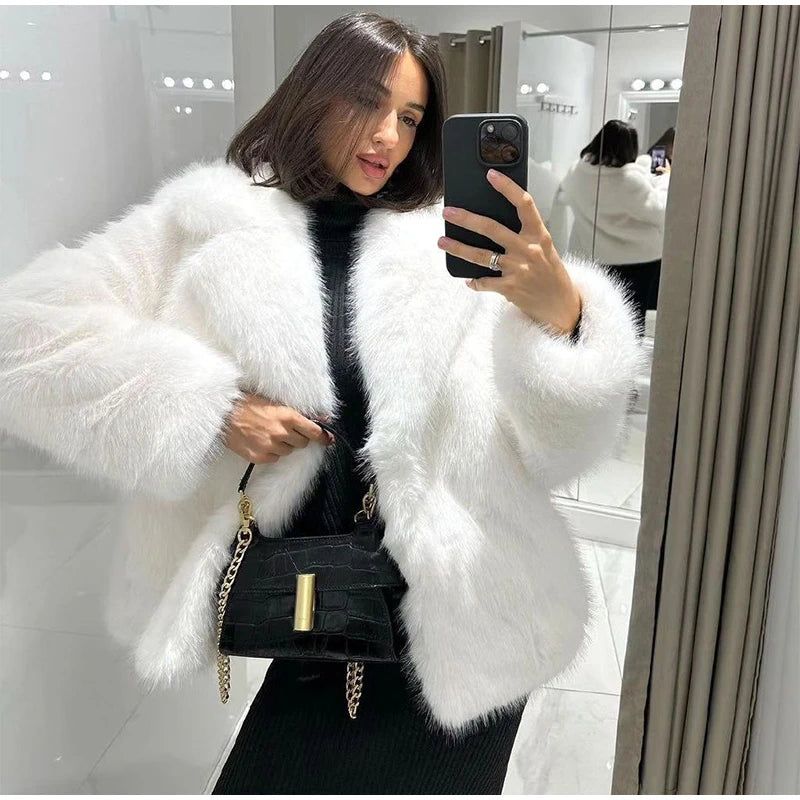 Cappotto in pelliccia sintetica soffice da donna, spesso e caldo, con colletto rovesciato, alla moda, di lusso, top 2024, elegante da donna, soprabito da strada