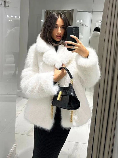 Cappotto in pelliccia sintetica soffice da donna, spesso e caldo, con colletto rovesciato, alla moda, di lusso, top 2024, elegante da donna, soprabito da strada