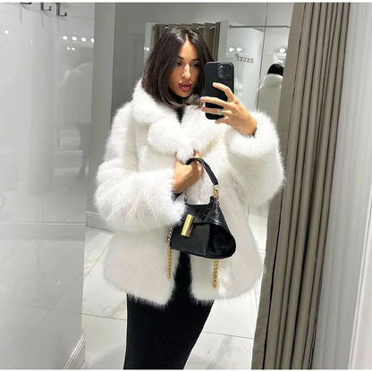 Cappotto in pelliccia sintetica soffice da donna, spesso e caldo, con colletto rovesciato, alla moda, di lusso, top 2024, elegante da donna, soprabito da strada