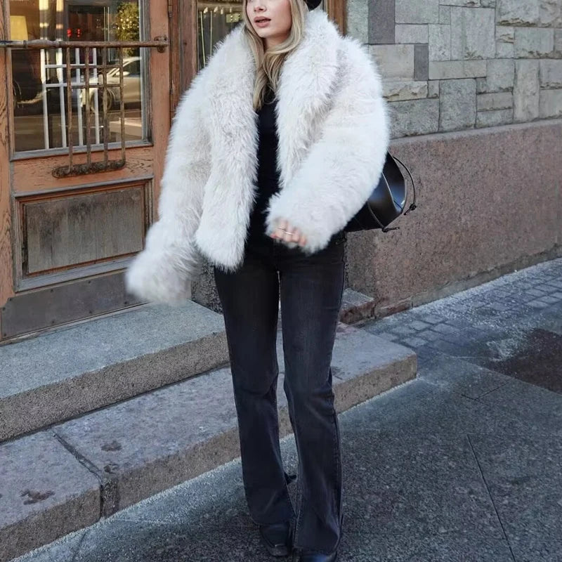 TRAF Cappotto in pelliccia sintetica bianco 2024 Donna Nuovo in cappotti Autunno Inverno Pelliccia Peluche Soffice Giacca Calda Rosso Grigio Nero Capispalla