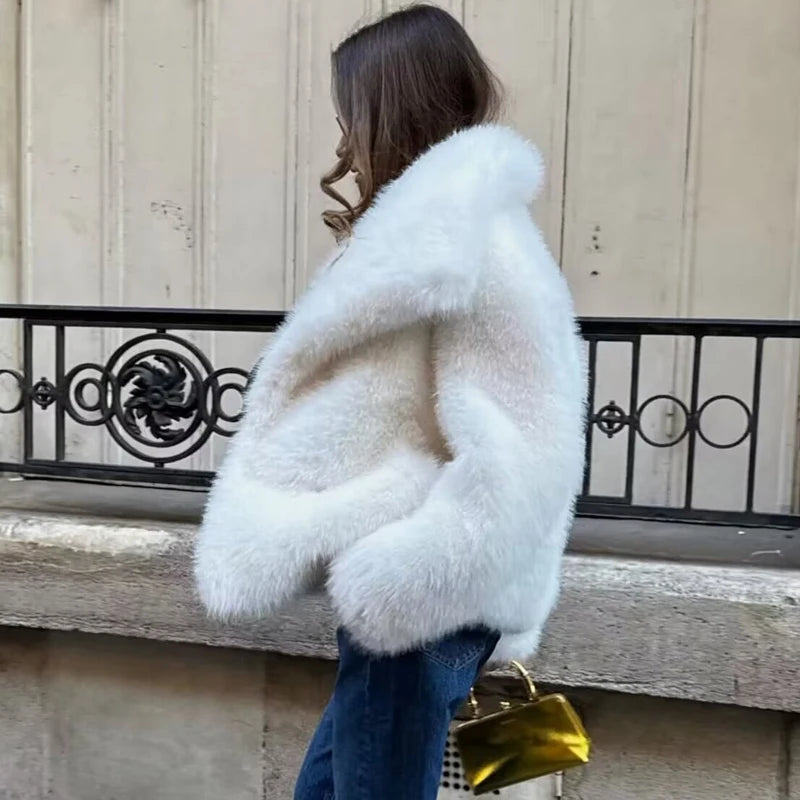 TRAF Cappotto in pelliccia sintetica bianco 2024 Donna Nuovo in cappotti Autunno Inverno Pelliccia Peluche Soffice Giacca Calda Rosso Grigio Nero Capispalla