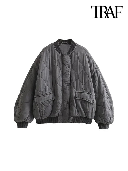 Un cappotto donna per l'autunno - inverno della marca TRAF, realizzato in poliestere, senza cappuccio, con il riempimento in fibra di poliestere, adatto alle donne di età media e con uno stile casual.
